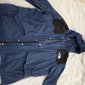 The North Face Men's Windwall Navy and Black Windbreaker